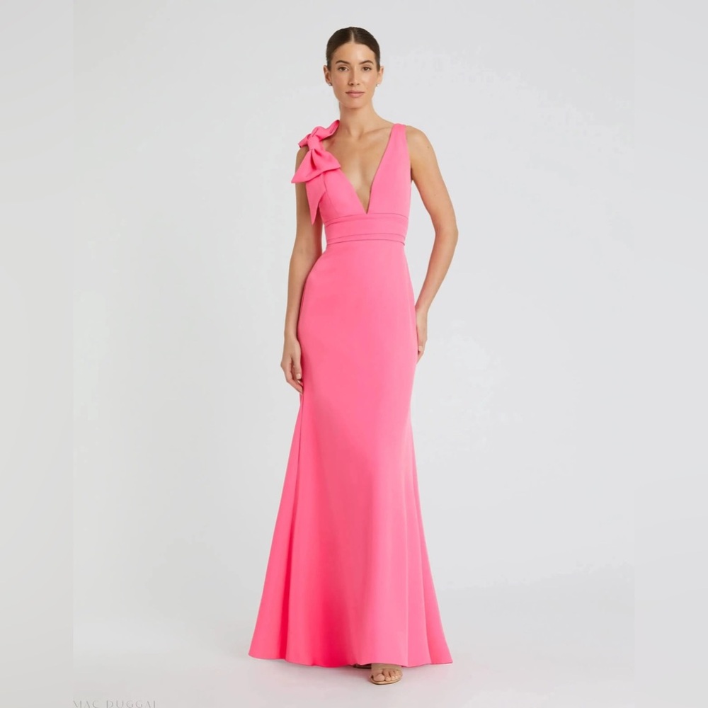 Elegant Pink Bow-Shoulder V-Neck Evening Gown - Picture 3 of 9